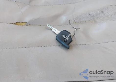 2006 Lincoln Town Car Signature z USA, uszkodzony, nr VIN 1LNHM81V96Y644084